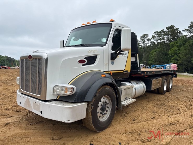 2015-peterbiltroll-back-truck-image-4