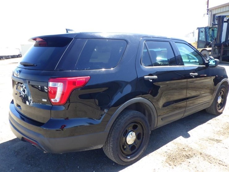 2017-ford-explorer-image-3