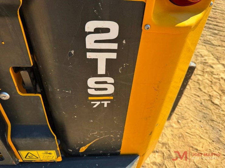 2023-jcb-2ts-7t-image-11