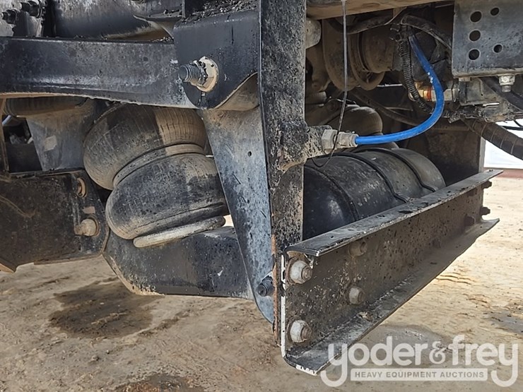 2019-freightliner-108sd-image-33
