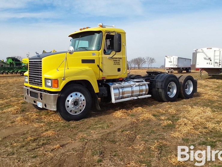 2015-mack-pinnacle-chu613-t/a-truck-tractor-image-1