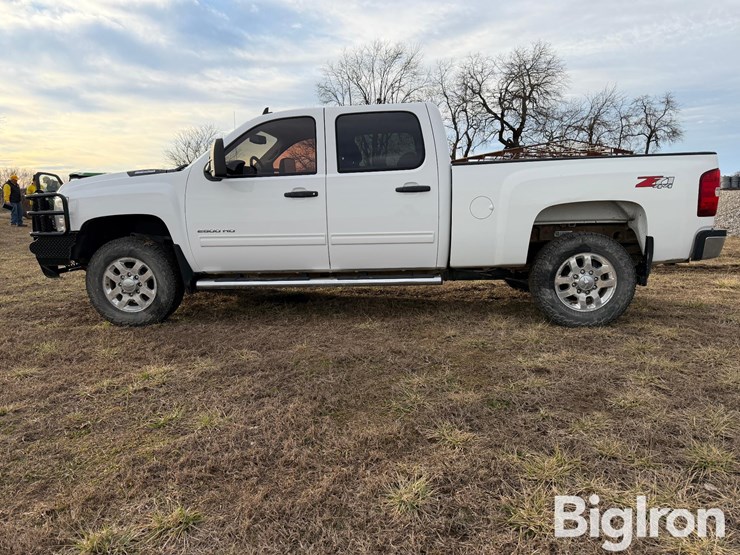 2011-chevrolet-2500hd-image-8