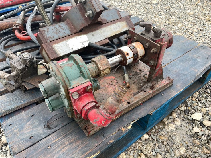 #5087-•-pallet-of-pump-parts-image-2