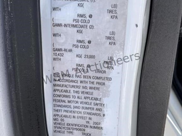 2007-freightliner-m2-106-image-15