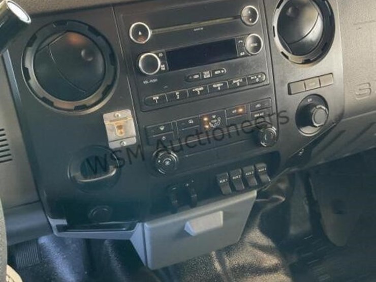 2014-ford-f550-image-25