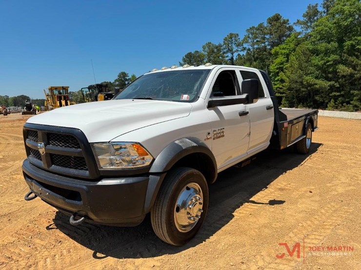 2014-ram-4500-heavy-duty-flatbed-truck-image-4