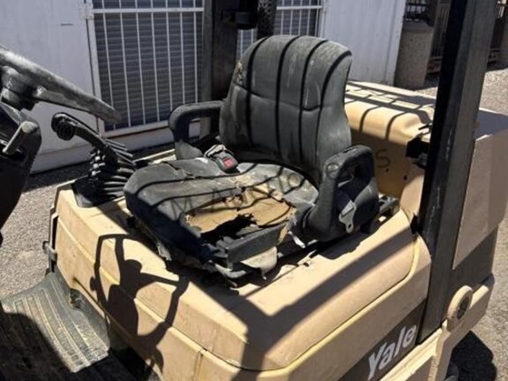 yale-gec080-forklift-image-23
