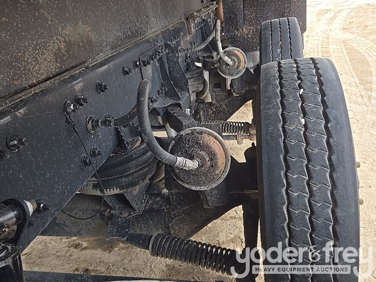 2019-freightliner-108sd-image-36