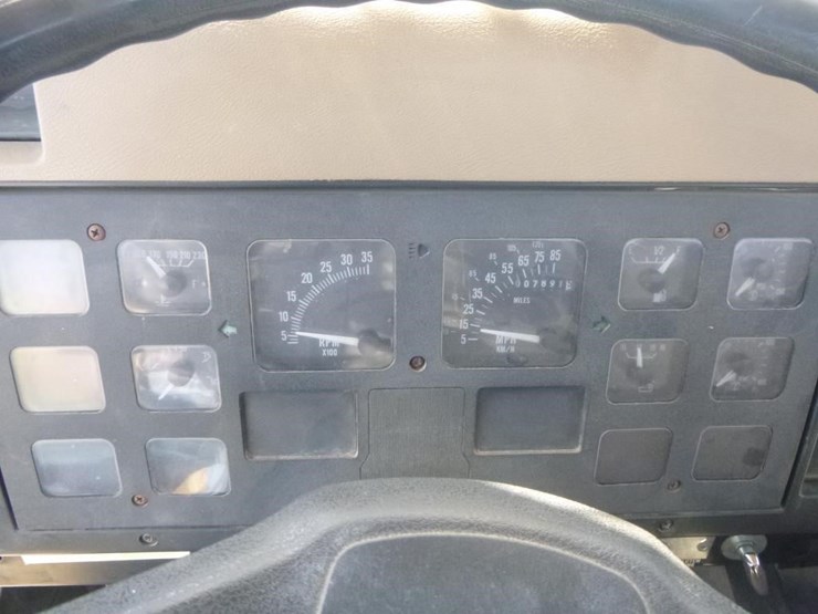 1990-international-4700-image-57