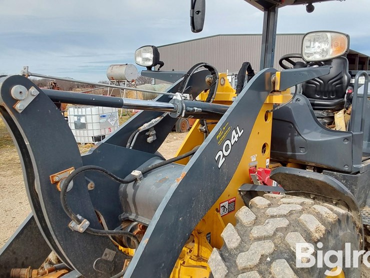 deere-204l-image-11