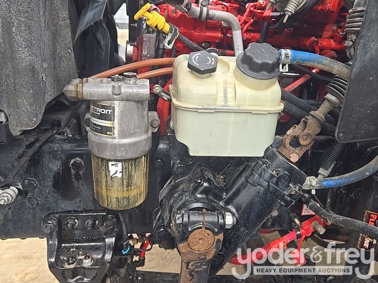 2019-freightliner-108sd-image-46