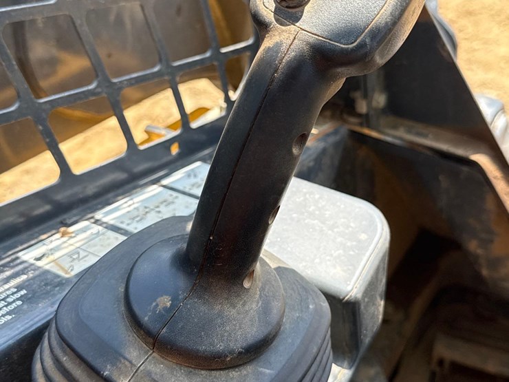 deere-331g-image-13