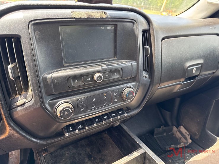 2017-chevrolet-3500-image-23