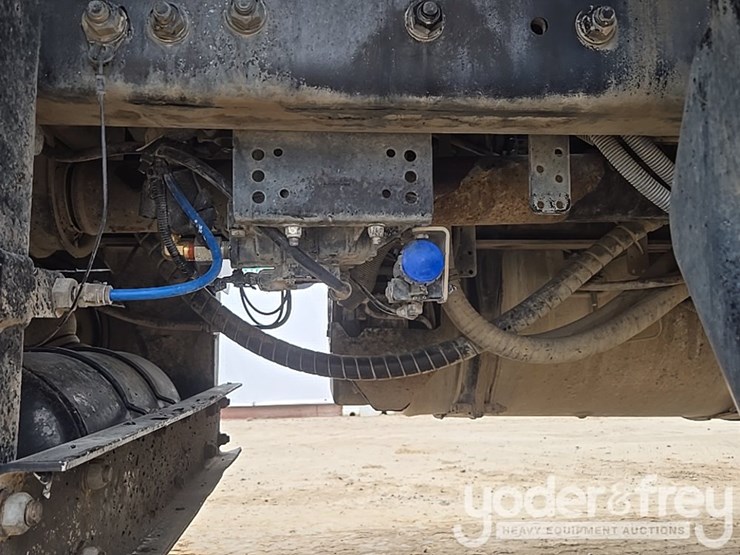 2019-freightliner-108sd-image-34