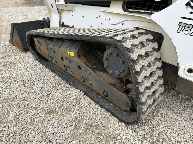 2017-bobcat-t870-image-16