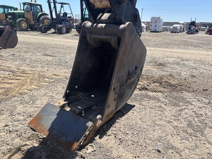 2021-bobcat-e26-image-9