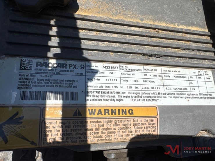 peterbilt-348-image-24