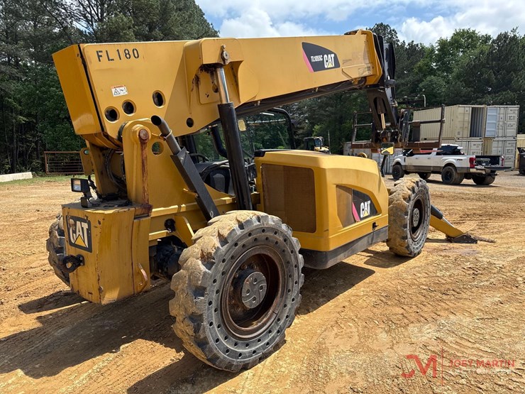 2015-caterpillar-tl1055c-image-2