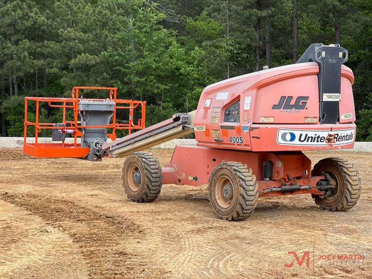 2017-jlg-400s-image-1