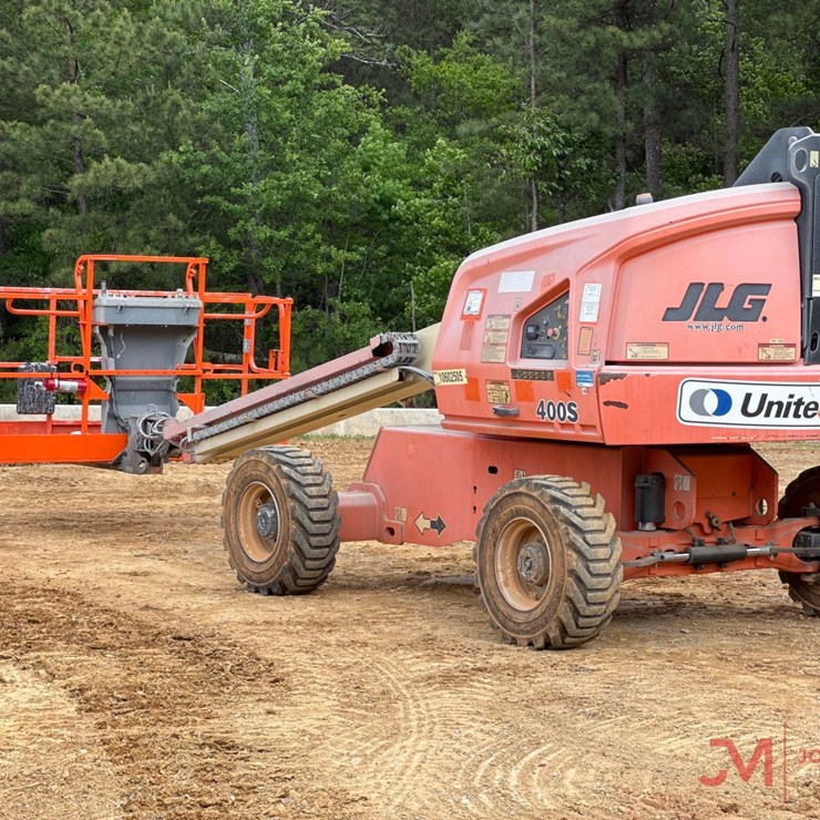 2017 JLG 400S