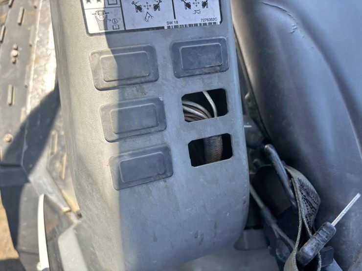 2021-bobcat-e26-image-33