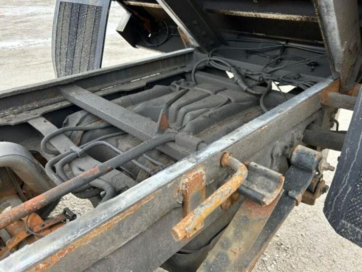 2020-ford-f550-xl-image-37