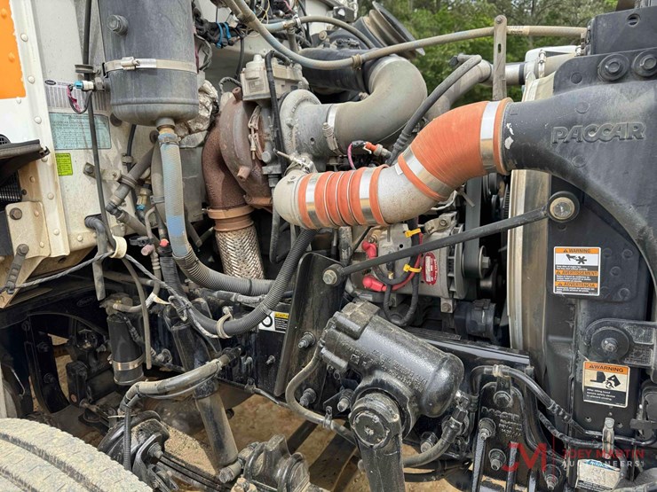 2019-peterbilt-348-image-19