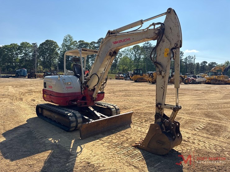 2018-takeuchi-tb260-image-3