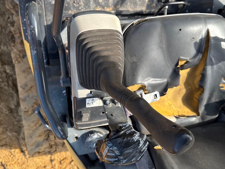 2014-komatsu-pc45mr-3-image-17