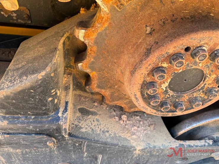 2023-jcb-2ts-7t-image-8