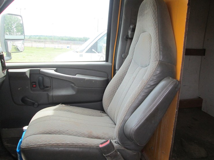 2006-gmc-3500-image-31
