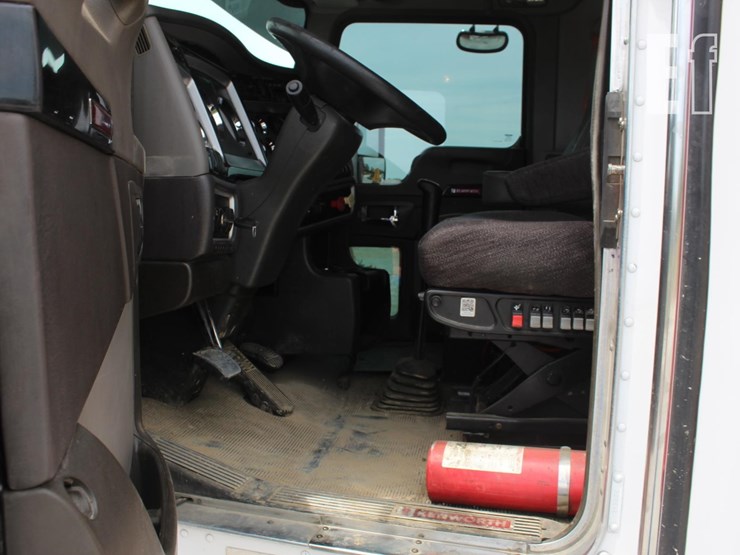 2012-kenworth-t660-image-7