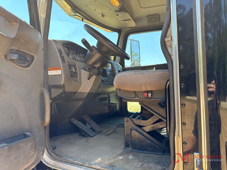 peterbilt-348-image-25