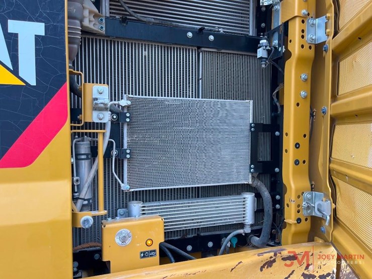 2019-caterpillar-320-image-15
