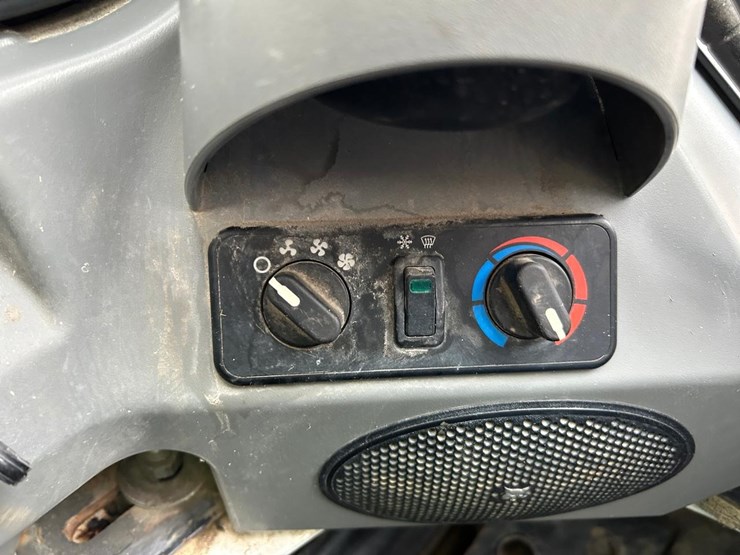 2020-bobcat-t770-image-28