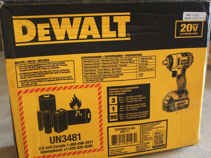 #2010-•-dewalt-1/2in-cordless-impact-wrench-image-2