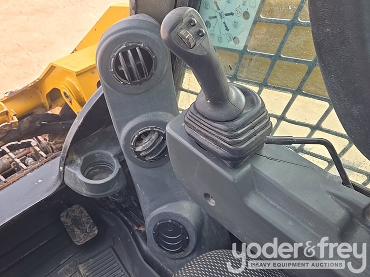 2021-caterpillar-289d3-image-50