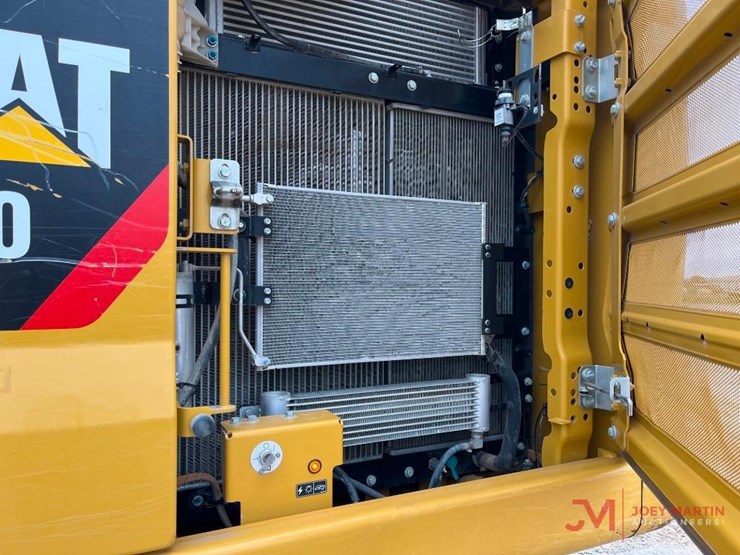 2019-caterpillar-320-image-14