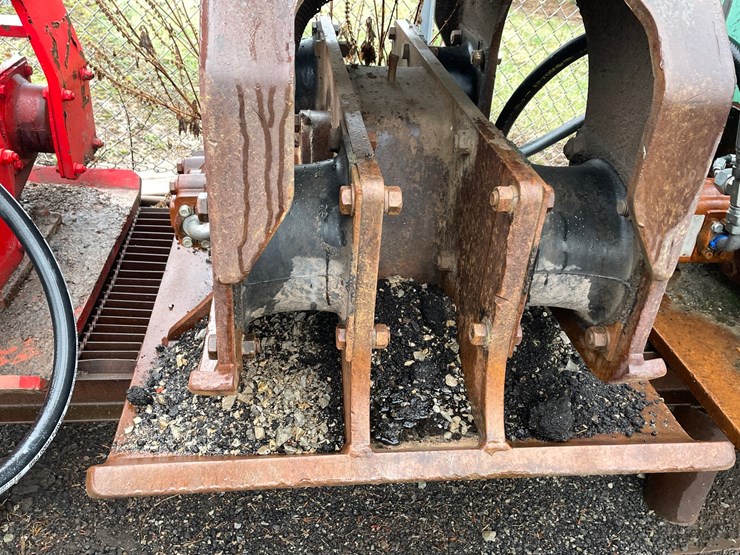 #5039-•-hydraulic-plate-compactor-attachment-image-2
