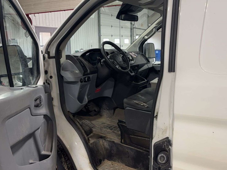 2016-ford-transit-image-13