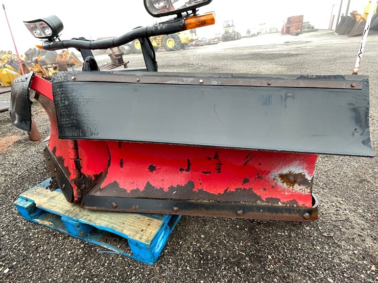 #5053-•-boss-v-snow-plow-with-mounting-brackets-image-3