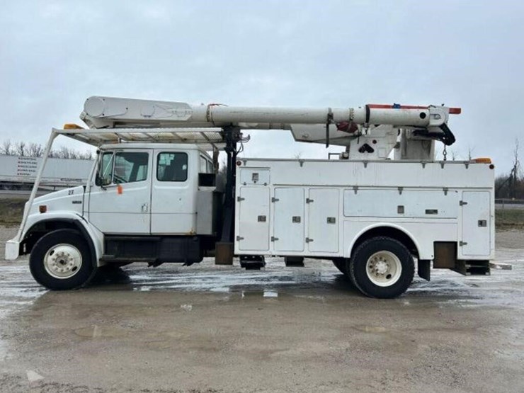 2004-freightliner-fl80-image-10