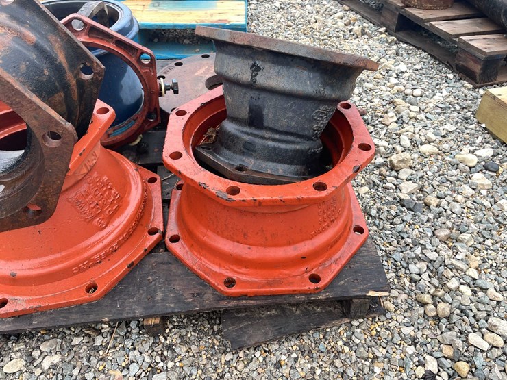 #5083-•-pallet-of-cast-iron-fittings-and-covers-image-11