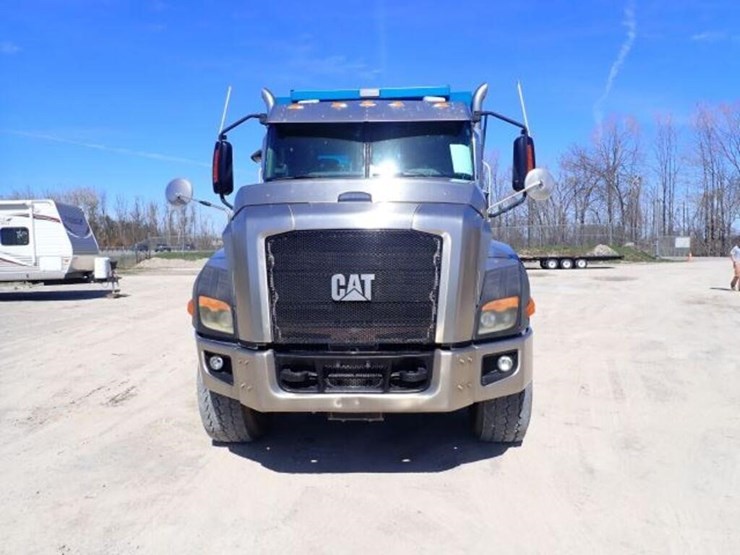 2012-caterpillar-ct660s-image-2