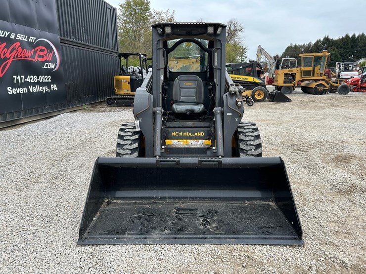 2023-new-holland-l320-image-7