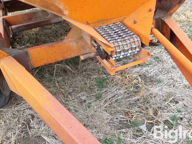 willmar-t/a-dry-fertilizer-spreader-image-12