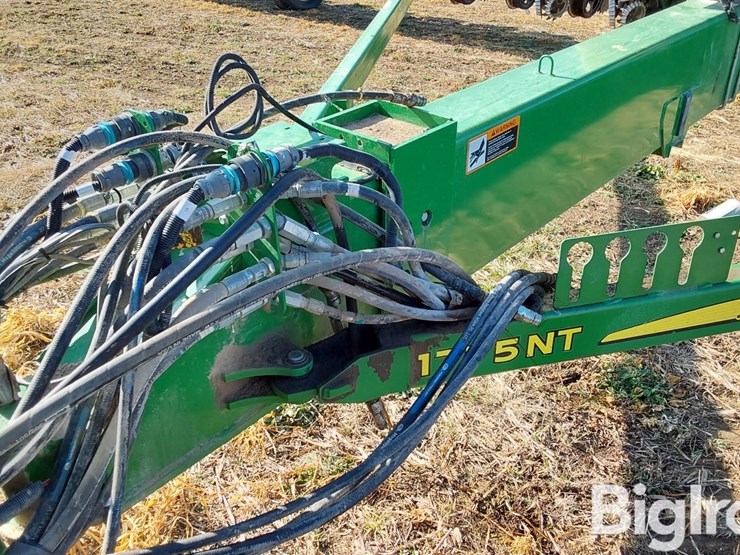 2015-john-deere-1775nt-image-17