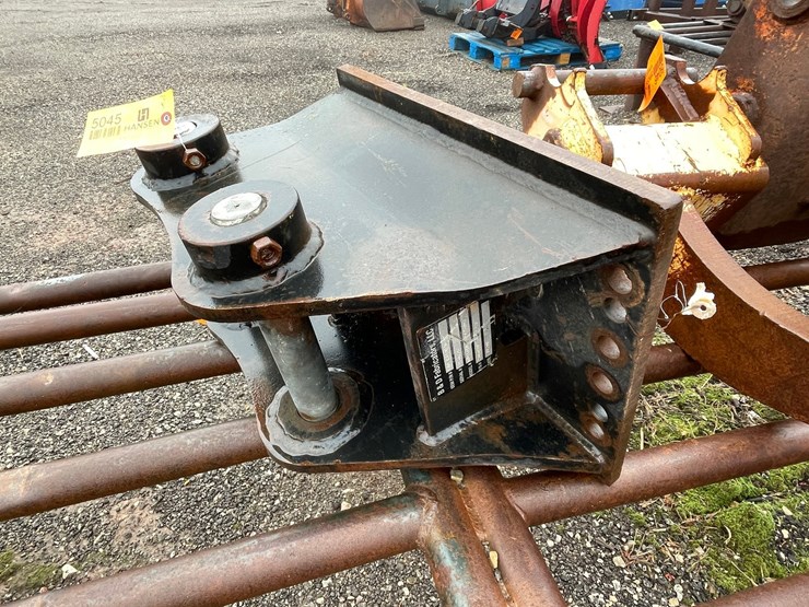 #5045-•-loading-equipment-mounting-bracket-image-2