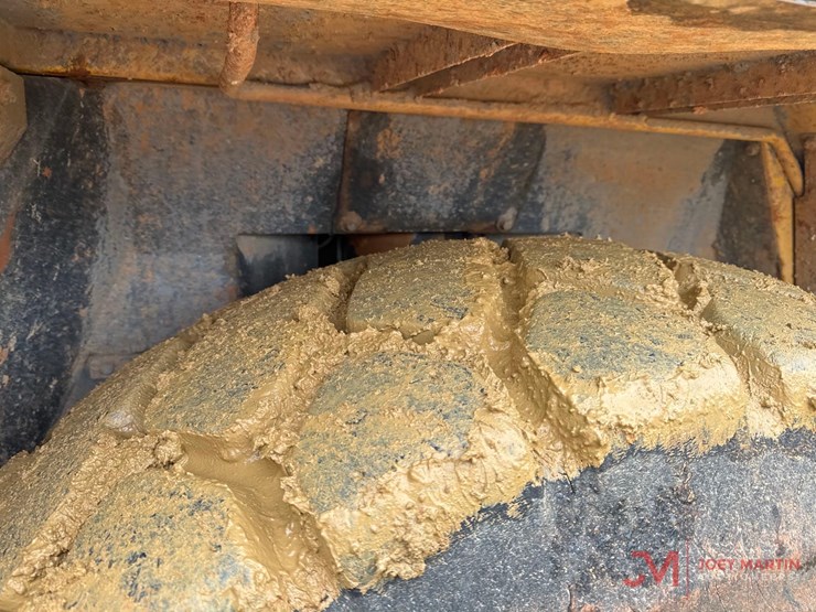 2013-komatsu-hm300-3-image-12