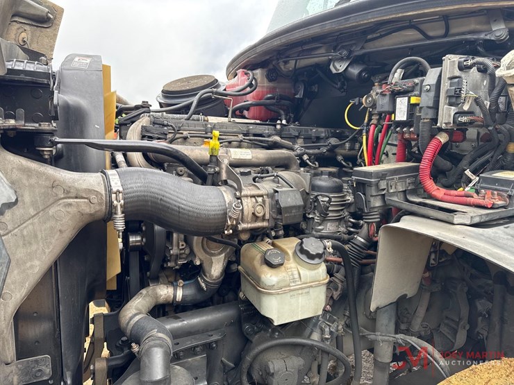 2016-freightliner-114sd-image-19